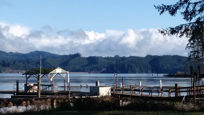 Lake's Edge RV Park & Marina Picture 5