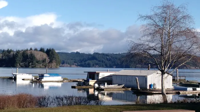 Lake's Edge RV Park & Marina Picture 6