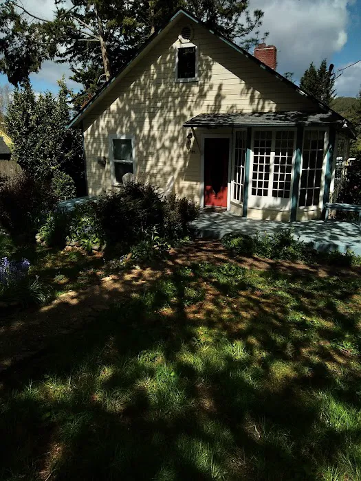 Surprise Valley RV Park Picture 9