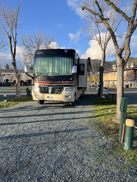 Rogue Valley Overnighter RV Picture 3