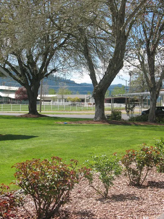 Rogue Lea Estates Picture 2