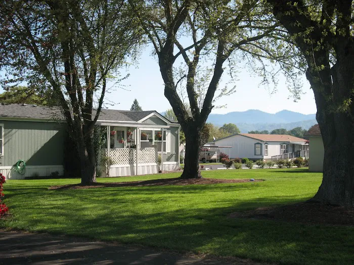 Rogue Lea Estates Picture 8