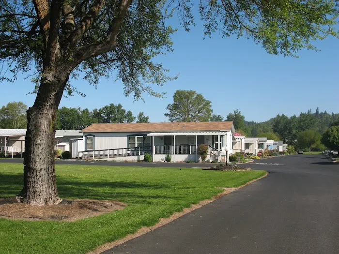 Rogue Lea Estates Picture 6