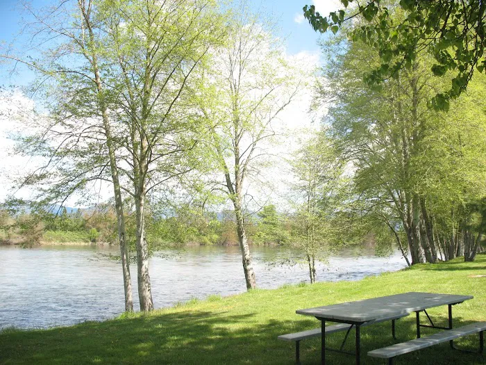 Rogue Lea Estates Picture 3