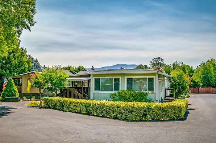 Rogue Lea Estates Picture 11