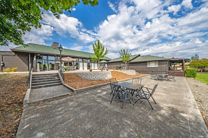 Rogue Lea Estates Picture 13