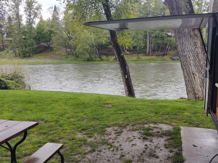 River Park RV Resort Picture 7