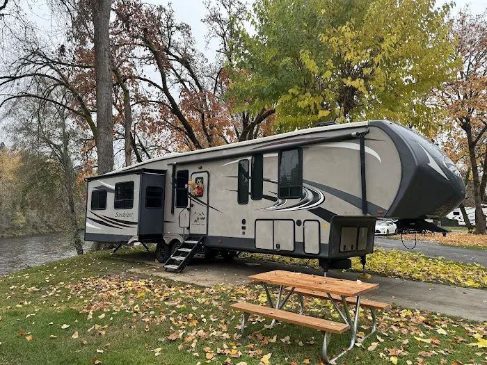 River Park RV Resort Picture 8