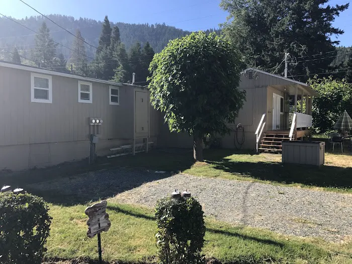 Riverfront RV Park Picture 3