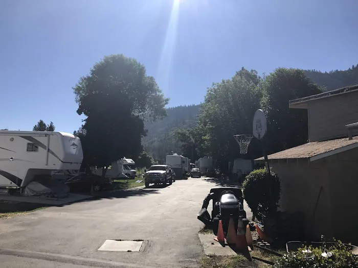 Riverfront RV Park Picture 2