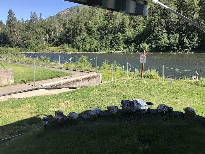 Riverfront RV Park Picture 4