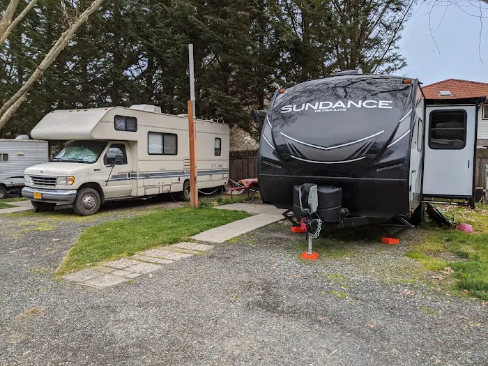 Chinook Winds RV Park Picture 1