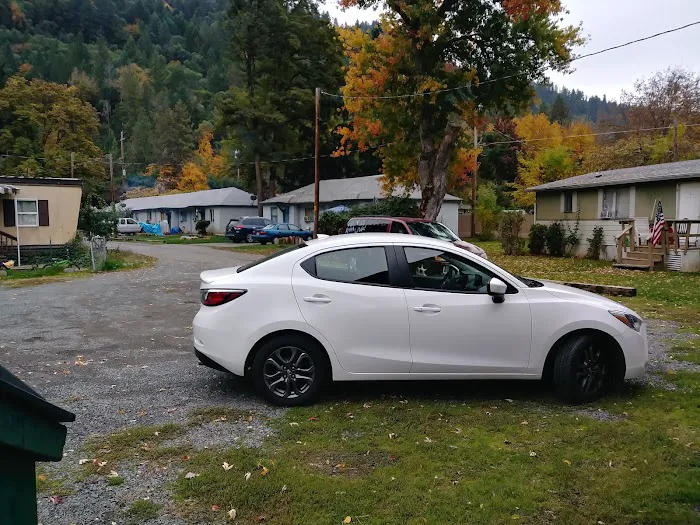 Hummingbird Trailer Park Picture 7