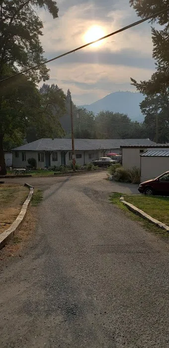 Hummingbird Trailer Park Picture 1