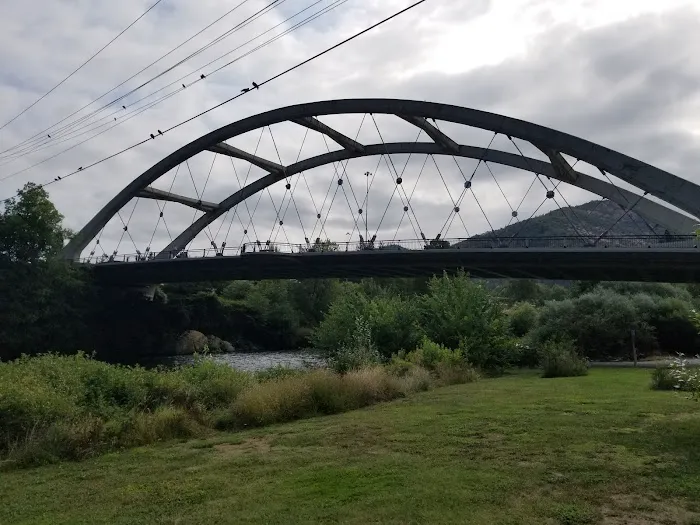 Bridgeview RV Resort Picture 6