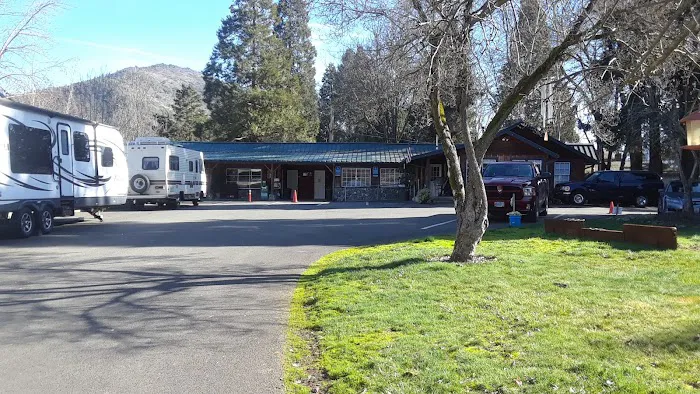 Bridgeview RV Resort Picture 7