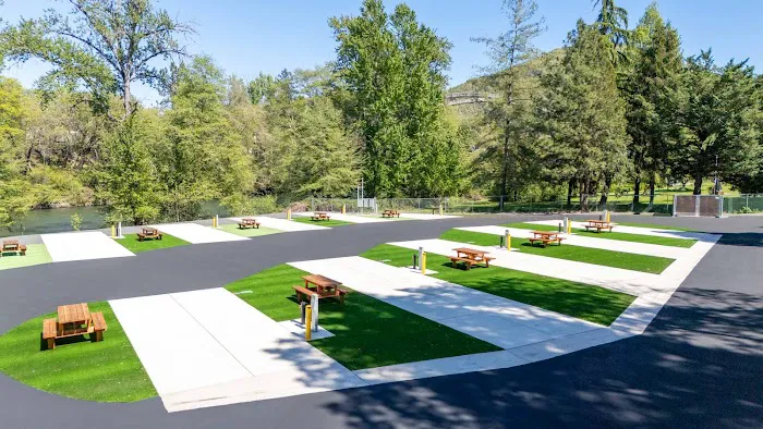 Rogue Vista RV Resort Picture 2