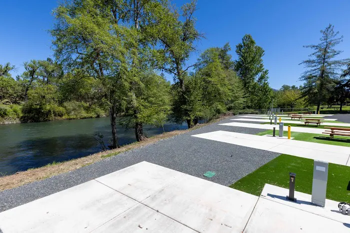 Rogue Vista RV Resort Picture 4