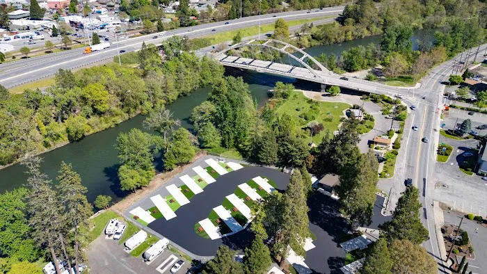 Rogue Vista RV Resort Picture 3