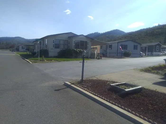 Madrone Hill Mobile Home Park Picture 4