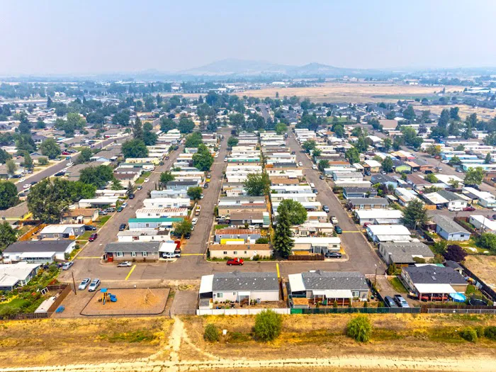 Cascade Village Picture 3