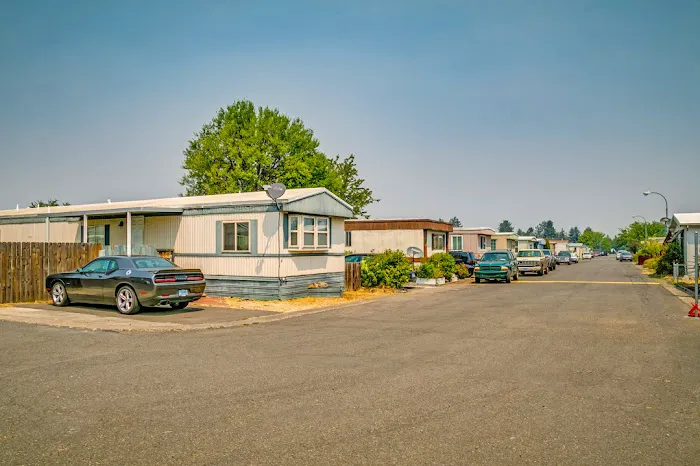 Cascade Village Picture 4