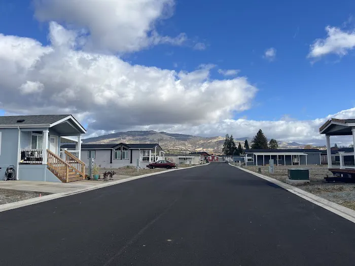 Pacific Village Mobile Home Park Picture 7