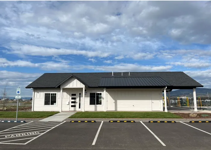 Pacific Village Mobile Home Park Picture 6