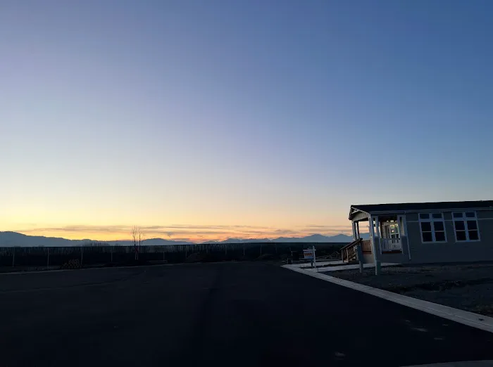 Pacific Village Mobile Home Park Picture 3