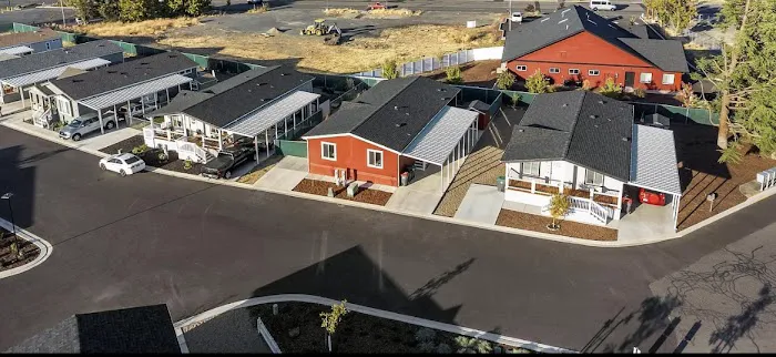 Pacific Village Mobile Home Park Picture 2