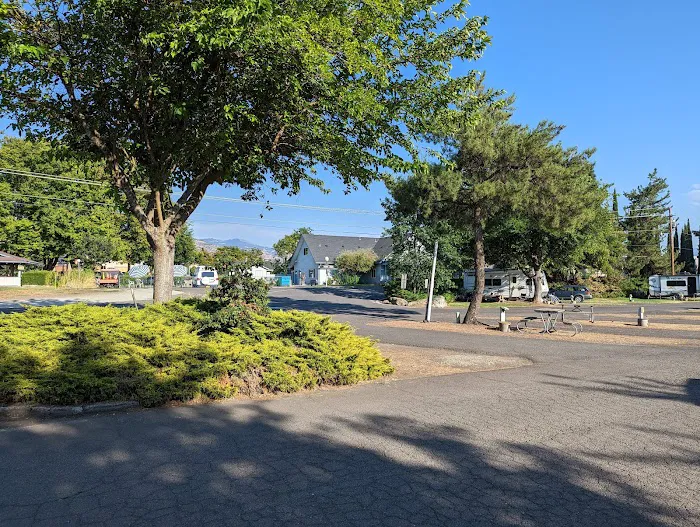 Holiday RV Park Picture 4