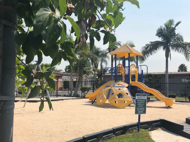 Friendly Village of Anaheim Mobile Home Park Picture 6