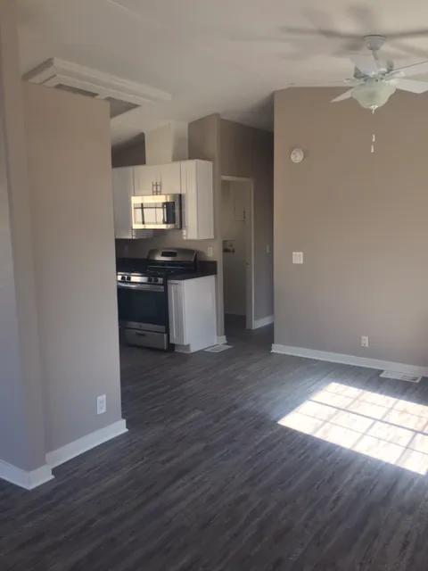 Friendly Village of Anaheim Mobile Home Park Picture 3