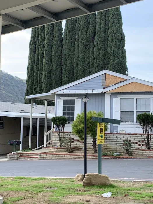Hollydale Mobilehome Estates Picture 5