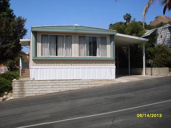 Hollydale Mobilehome Estates Picture 9