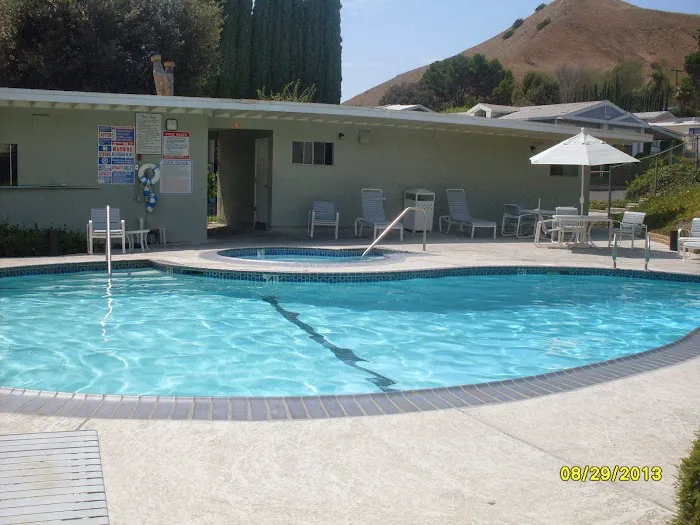 Hollydale Mobilehome Estates Picture 10