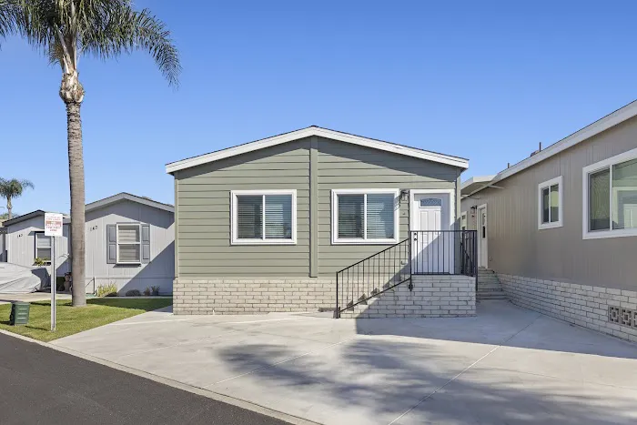 Val Verde Estates & Mobile Home Picture 2