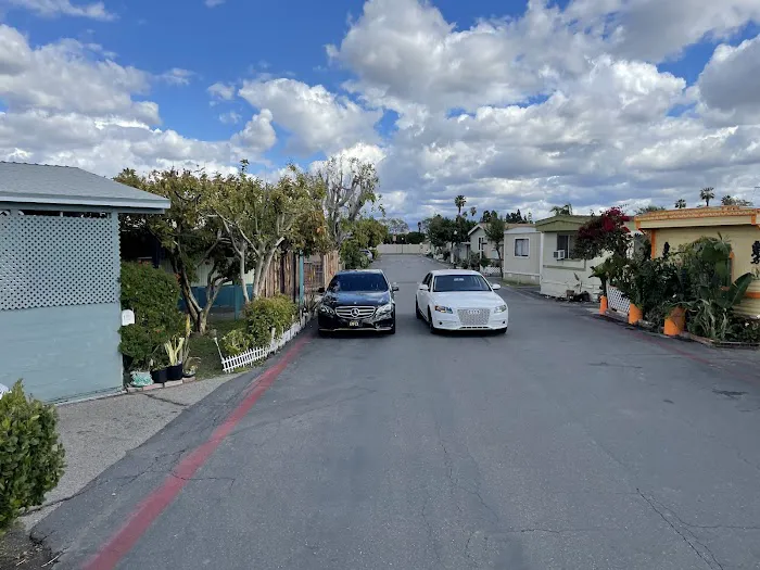 Golden Skies Mobile Home Park Picture 2