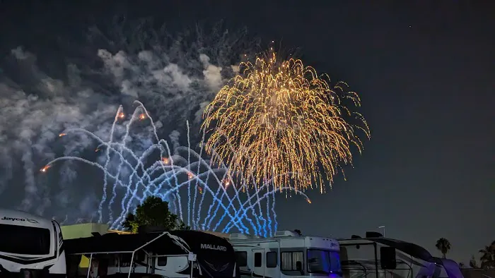 Anaheim Harbor RV Park Picture 7