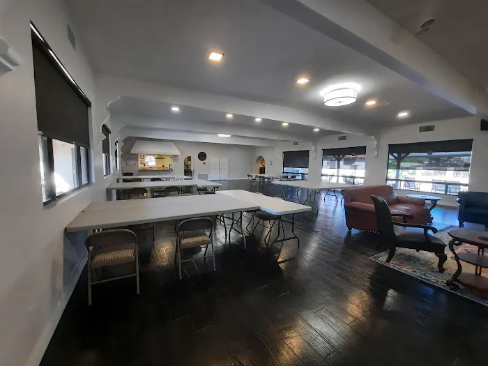Corona Palms Mobile Home Park Picture 2