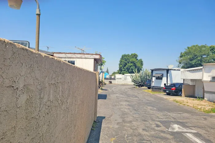 Golden Arrow Mobile Home Park Picture 3