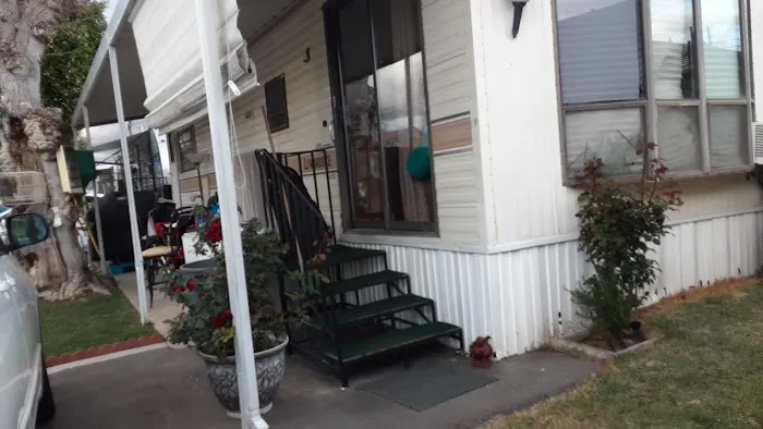 Paradise Travel Trailer Park Picture 5