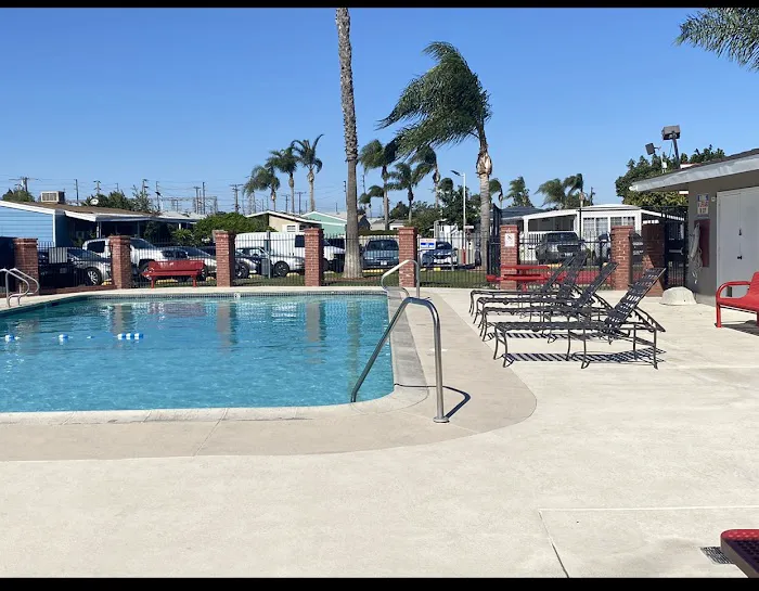 Coach Royal Mobile Home Park Picture 4