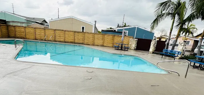 Country Club Mobile Home Park Picture 2