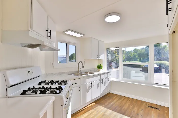 Hillview Park Picture 7