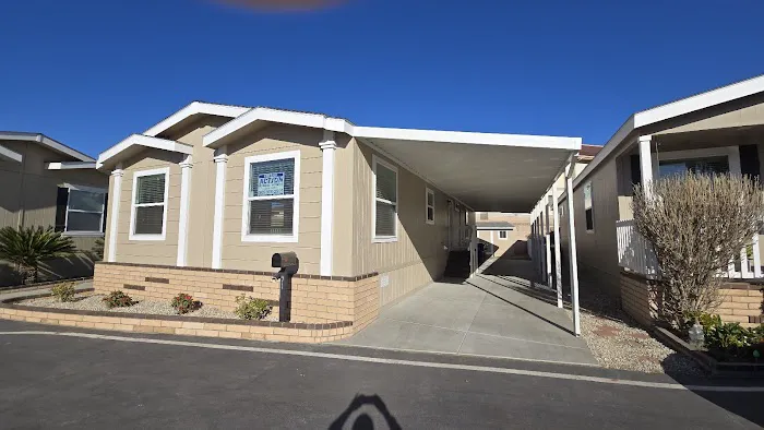 Pomona Islander Mobile Home Park Picture 3