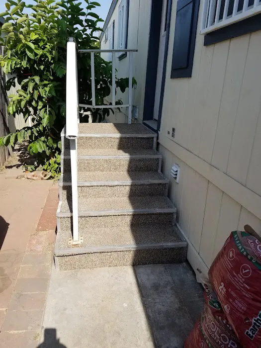 Del Prado Mobile Home Park Picture 10