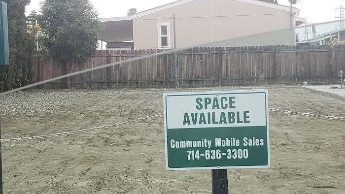 Del Prado Mobile Home Park Picture 5