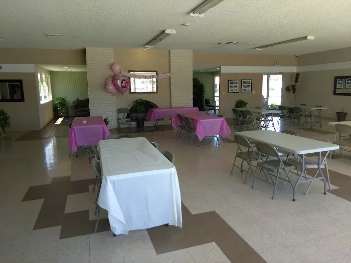 Del Prado Mobile Home Park Picture 2