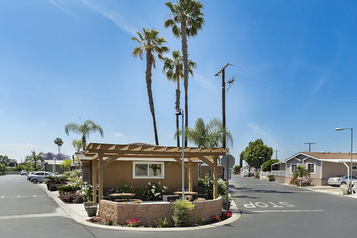 Holiday Mobile Home Estates Picture 3